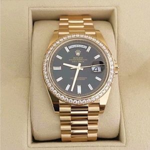 Rolex presidential daydate: YG with black dial: factory diamond bezel